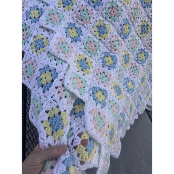 New Crochet Baby Afghan Throw Blanket Pastel Granny Square Handmade 45x67 - Picture 4 of 8